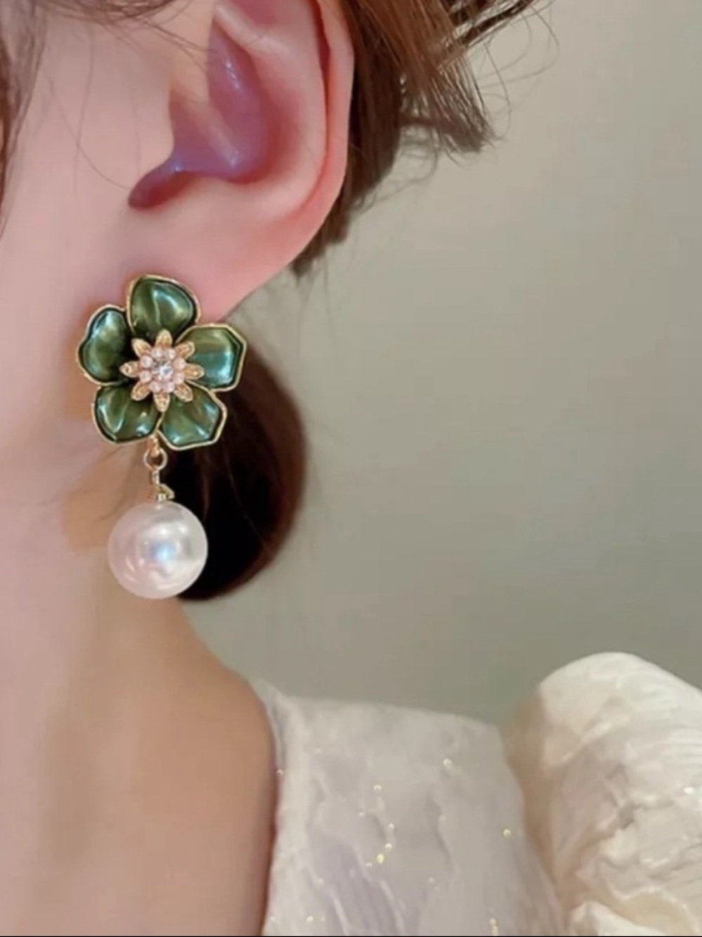 Vintage style 925 stud Enamel Camellia earrings Green womens jewelry